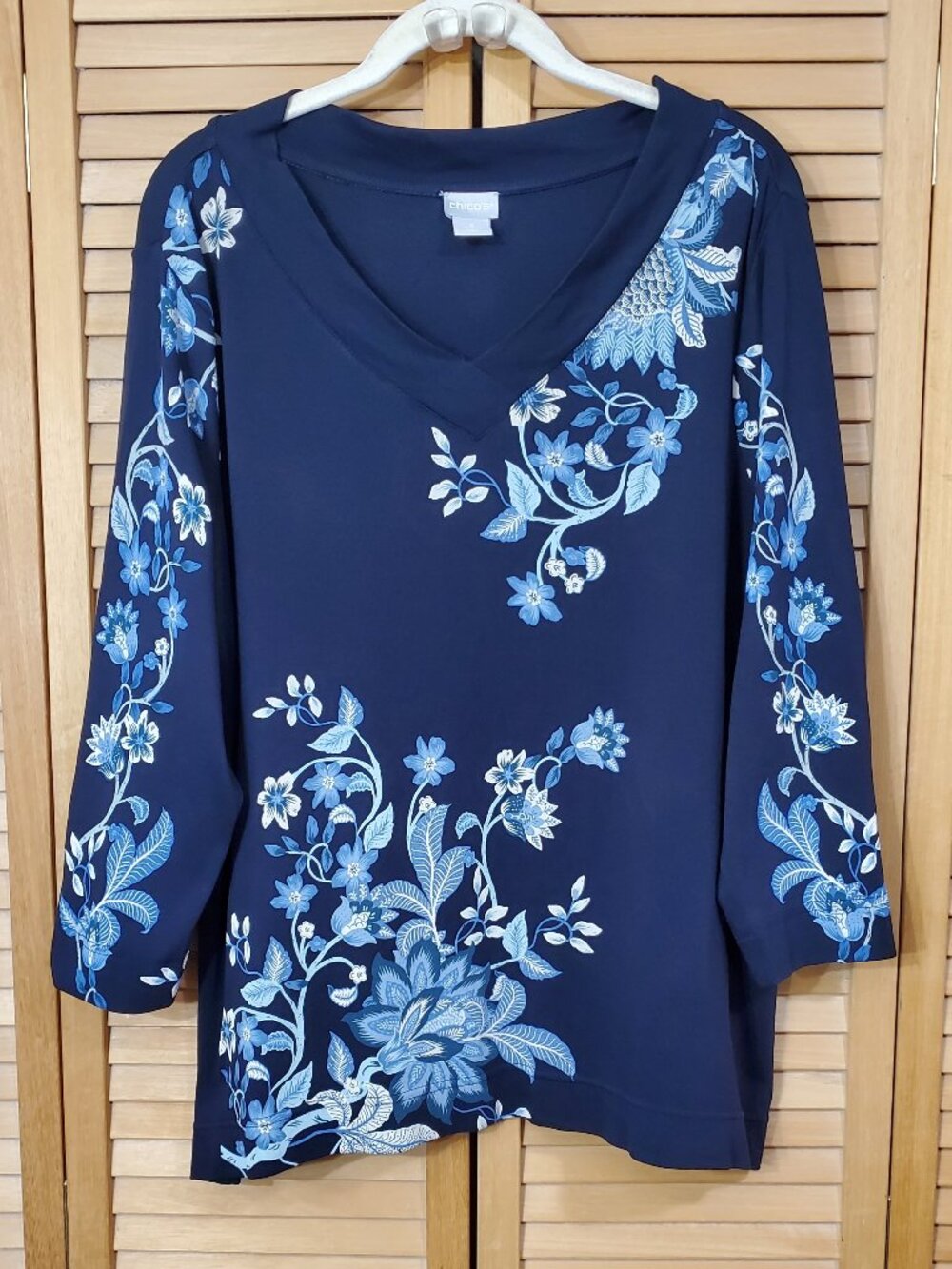 Chico's Navy Floral 100% Pima Cotton V-Neck Top Size 3 (XL)